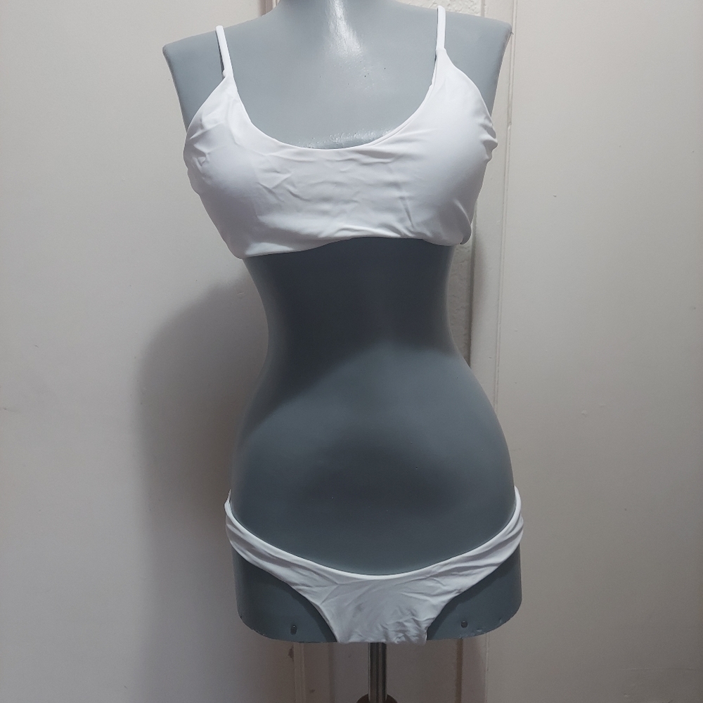 You Di An Womens white 2 piece swimwear size Large